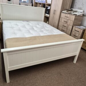 Display Model: 5' Maine bedstead with 5' Kelso 1000 mattress (Surf White)