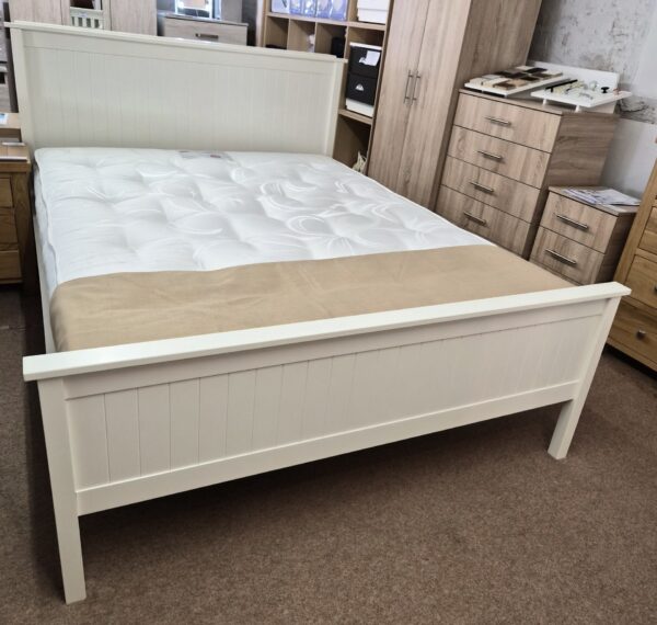 Display Model: 5' Maine bedstead with 5' Kelso 1000 mattress (Surf White)