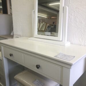 Display model sale - Essentials dressing table package