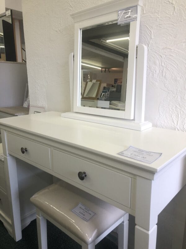 Display model sale - Essentials dressing table package